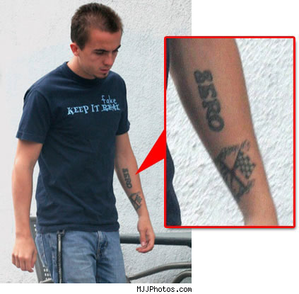 Frankie_Muniz_TMZ_July_2007_MITMVC_.jpg