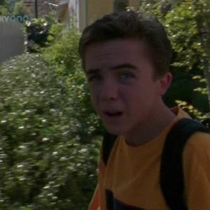 2x13 New Neighbours