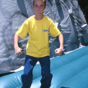 Frankie Muniz at 2000 AIDS Charity Event