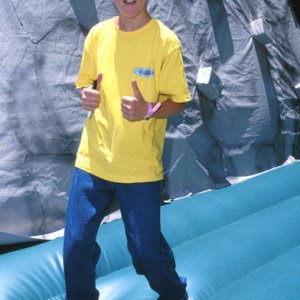 Frankie Muniz at 2000 AIDS Charity Event