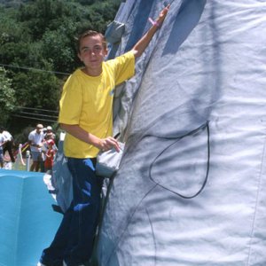 Frankie Muniz at 2000 AIDS Charity Event