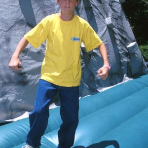 Frankie Muniz at 2000 AIDS Charity Event