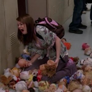 7x16 Lois Strikes Back
