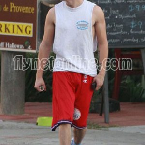 Frankie Muniz Leaving the GYM