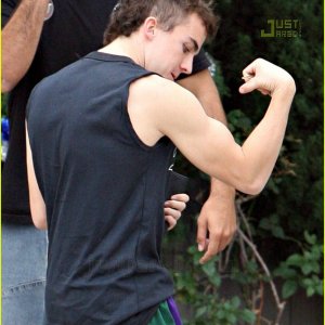 Frankie Muniz Leaving the GYM