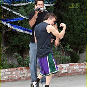 Frankie Muniz Leaving the GYM