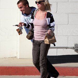 Frankie Muniz and Jamie Gandy Kiss