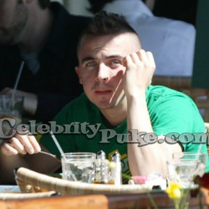 Frankie Muniz at Cafe Med