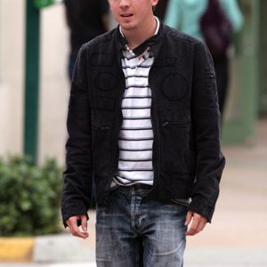 Frankie Muniz with a Fan in Miami