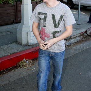Frankie Muniz Lunch at Mandarette Chinese Cafe