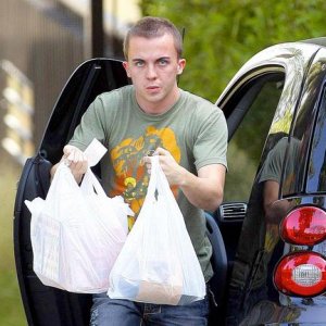 Frankie Muniz Shopping in his Smart Car