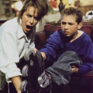 1x13 Rollerskates still