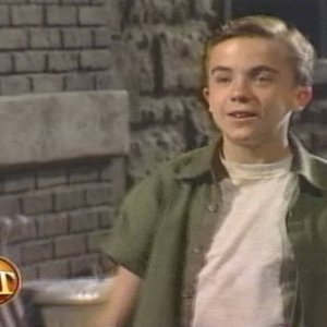 Entertainment Tonight interviews Frankie on the 'Deuces Wild' set