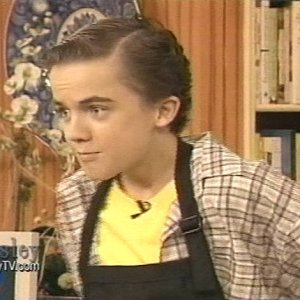 Frankie Muniz chats and cooks on the Ainsley Harriott Show
