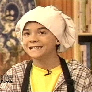 Frankie Muniz chats and cooks on the Ainsley Harriott Show