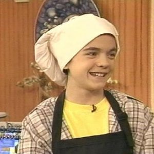 Frankie Muniz chats and cooks on the Ainsley Harriott Show