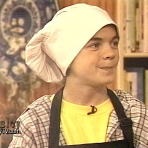 Frankie Muniz chats and cooks on the Ainsley Harriott Show