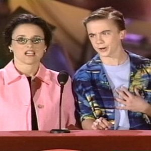 Frankie Muniz co-hosted the Nickelodeon Kids' Choice Awards (2000)