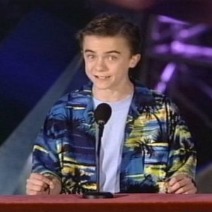 Frankie Muniz co-hosted the Nickelodeon Kids' Choice Awards (2000)
