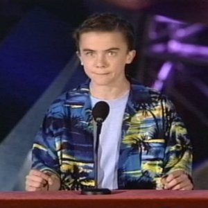 Frankie Muniz co-hosted the Nickelodeon Kids' Choice Awards (2000)
