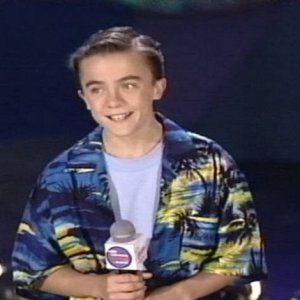 Frankie Muniz co-hosted the Nickelodeon Kids' Choice Awards (2000)