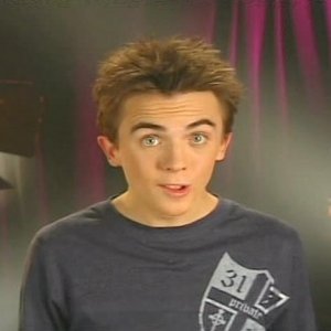 Frankie Muniz hosts Fox Box (2003)