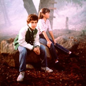 'The Wonder Years' pilot episode still: first kiss scene