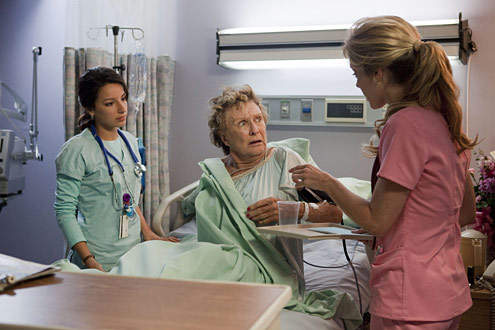 Cloris Leachman (center) on Hawthorne-Season 1 &quot;Healing Time&quot;