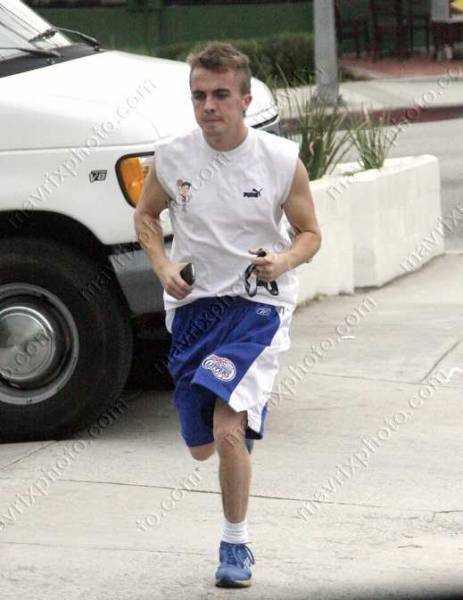 Frankie Muniz (Malcolm) Jogging